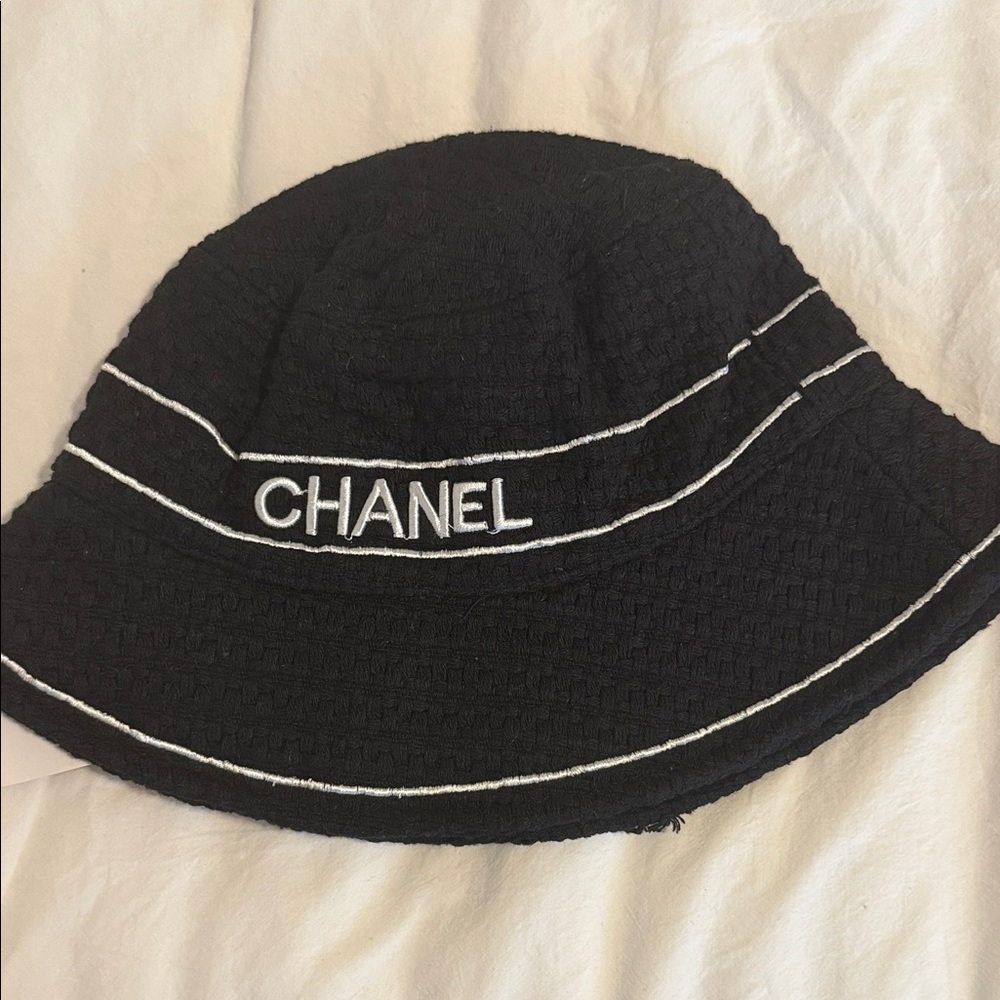 CHANEL Elegant Black and White Bucket Hat - Picture 3 of 4